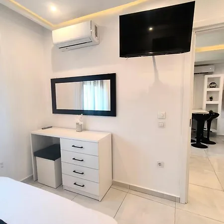 Chrisella Crystal Willa *