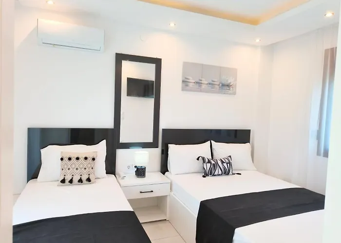 Chrisella Crystal * Σκάλα Ραχωνίου